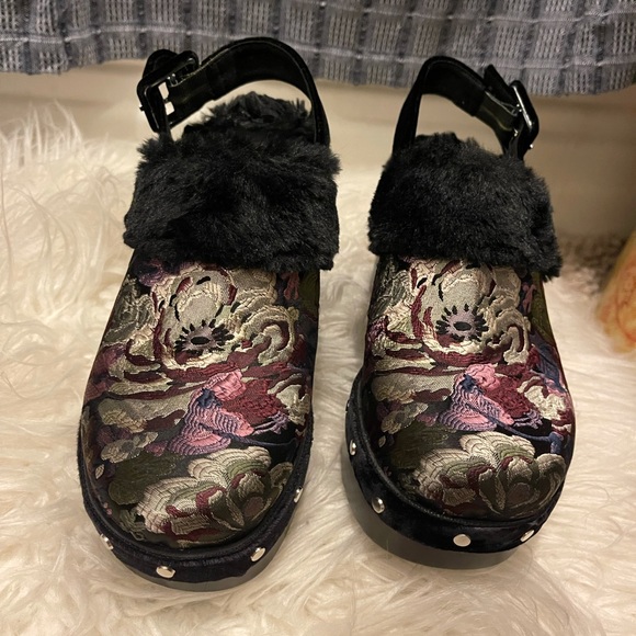 Brocade with Faux Fur Mule Clogs. - Picture 1 of 5